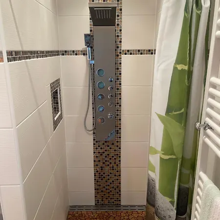 Zimmervermietung Ausspannen Bei Fam Pertiller Mit Klimaanlage,wlan , Kueche Und Ebenerdige Dusche