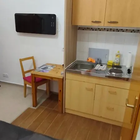 Zimmervermietung Ausspannen Bei Fam Pertiller Mit Klimaanlage,wlan , Kueche Und Ebenerdige Dusche Апартаменты Breese